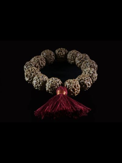 Bracelet rudraksha pompon rouge