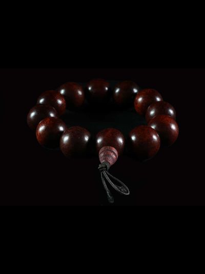 Bois couleur bordeaux