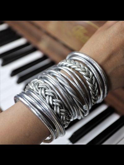 Mon Kumlai Glossy Silver
