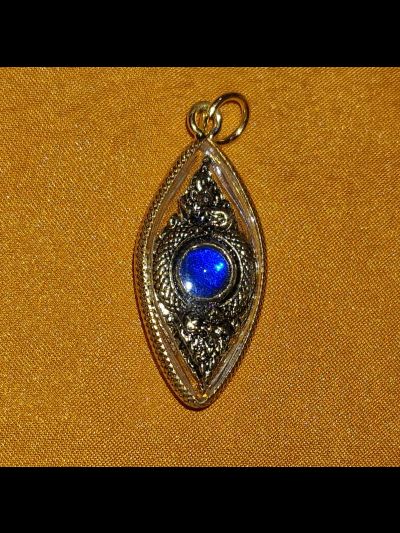 Pendentif Hypnotique Oeil de Naga-Boule Bleue