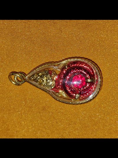 Pendentif Hypnotique Naga-Rouge