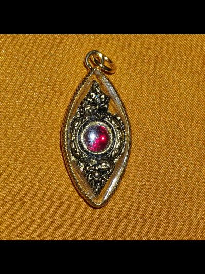 Pendentif Hypnotique Oeil de Naga-Boule Rouge