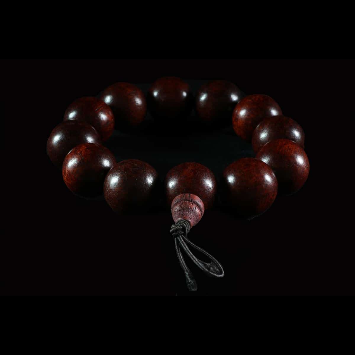 Bois couleur bordeaux