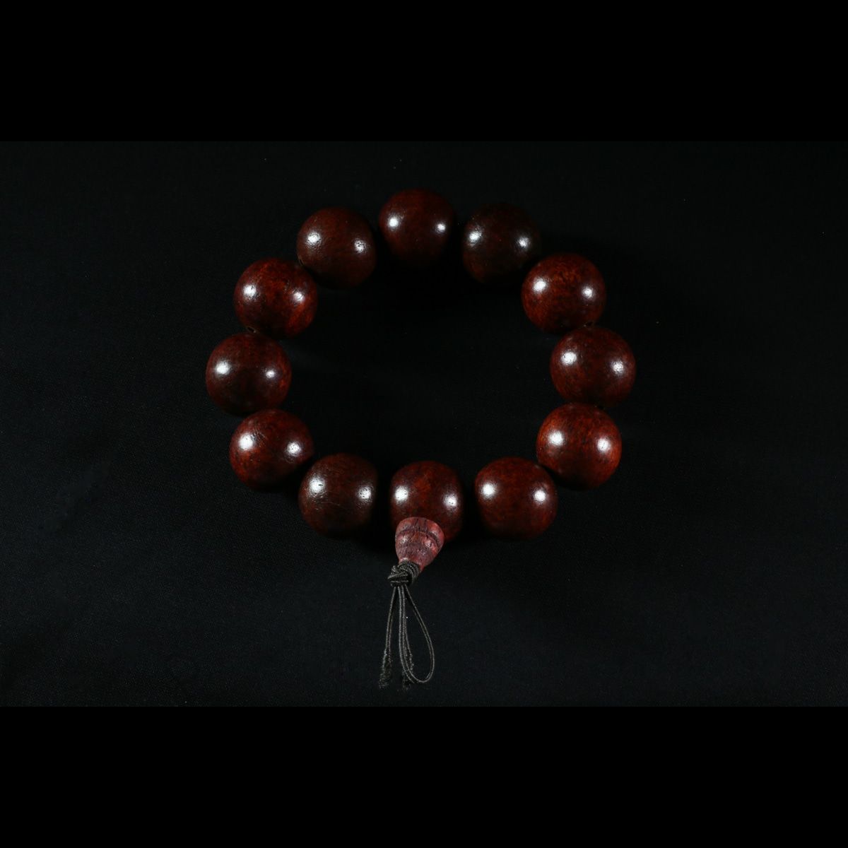 Bois couleur bordeaux