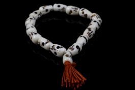 Bracelet en os  tête de mort